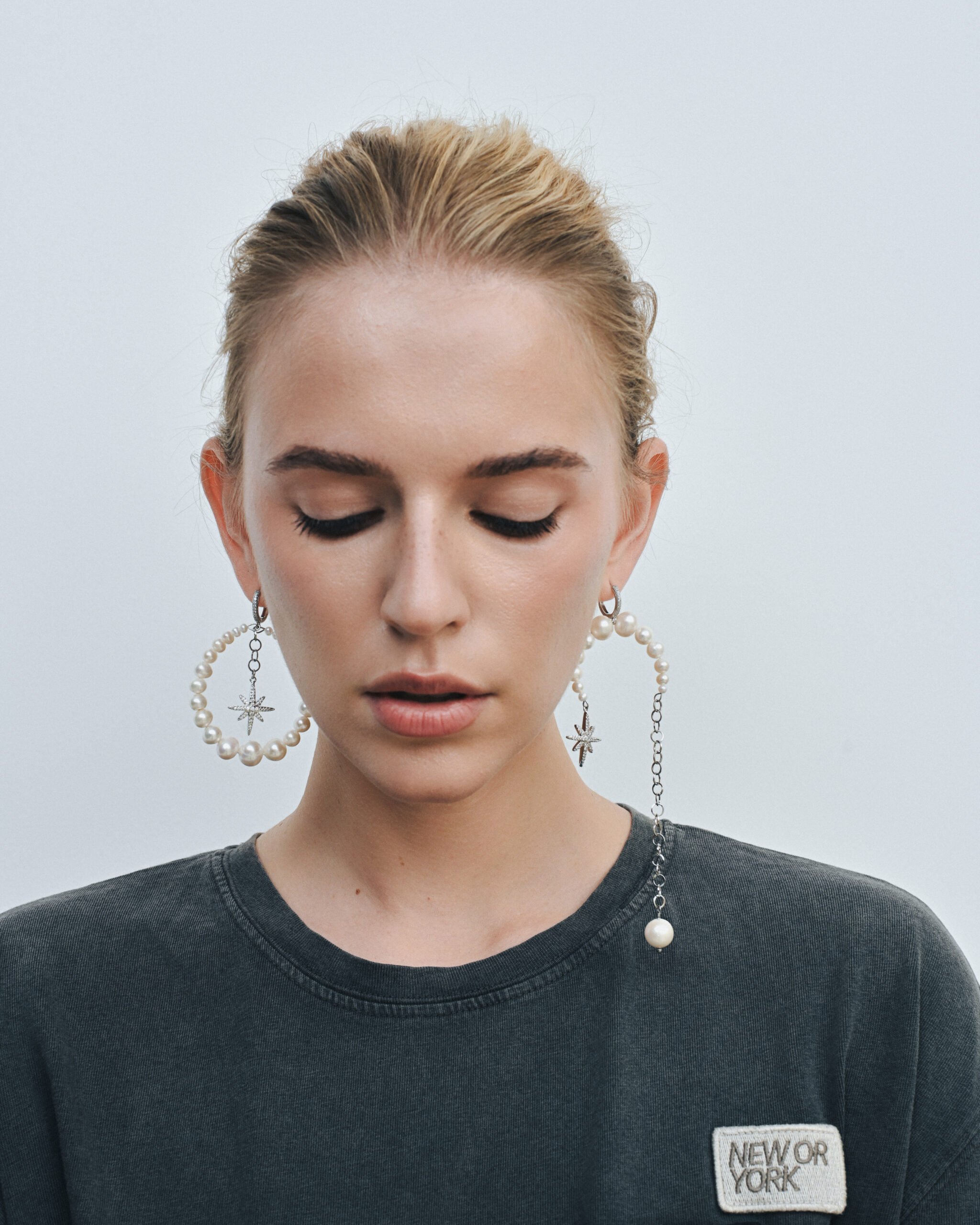 ASYMMETRICAL PEARLS EARRINGS WITH “MORNING STAR” SILVER