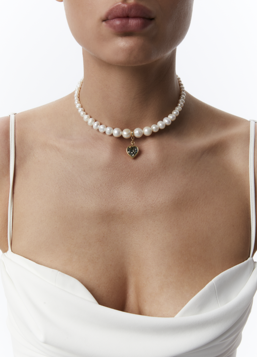 PEARLS CHOKER WITH GREY HEART GOLDEN