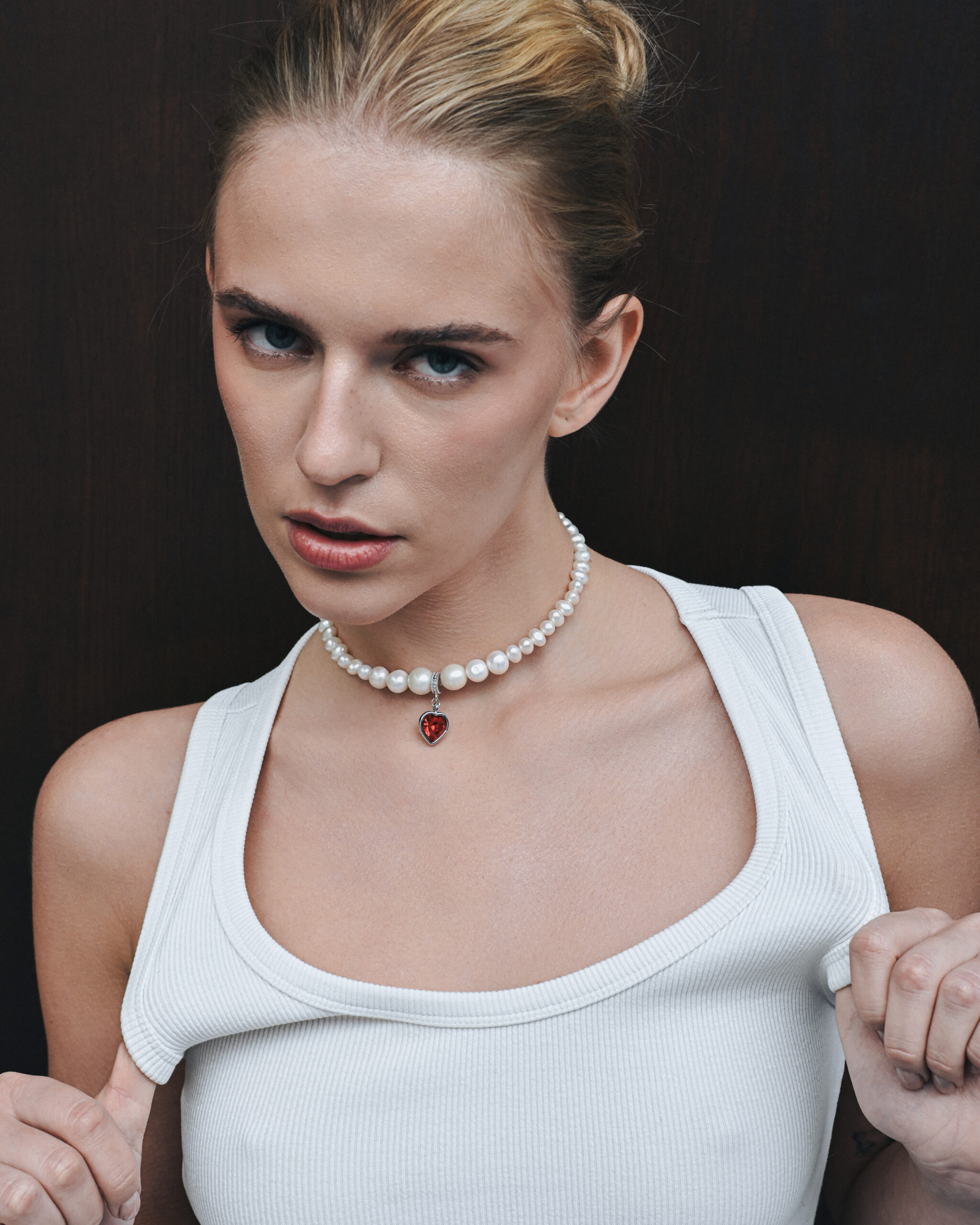 PEARLS CHOKER WITH RED HEART SILVER