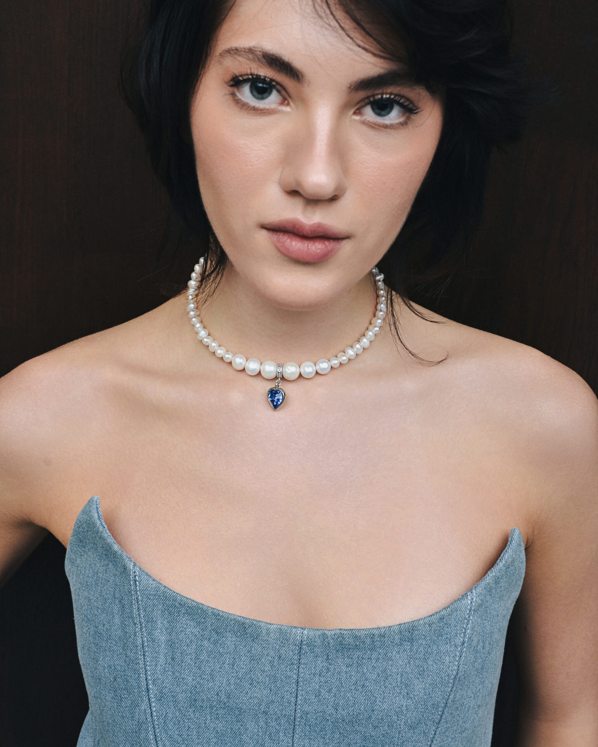 PEARLS CHOKER WITH BLUE HEART SILVER