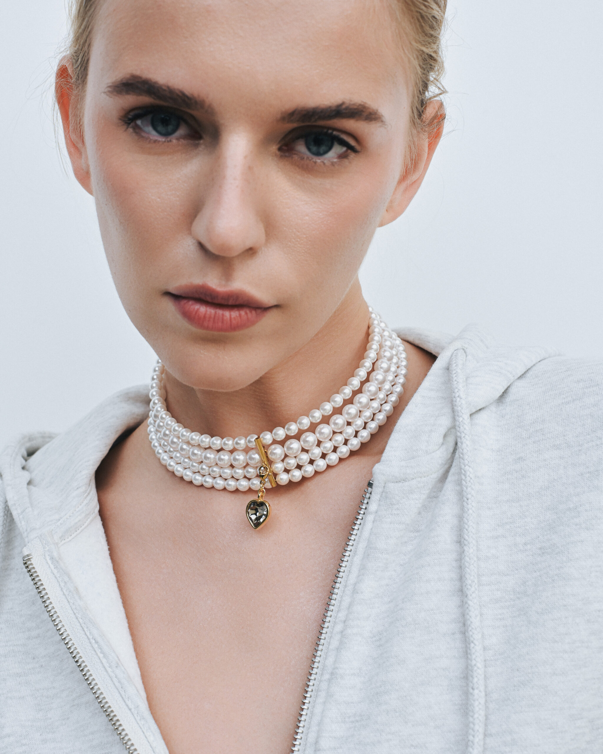 PENDANT “GREY HEART” GOLDEN