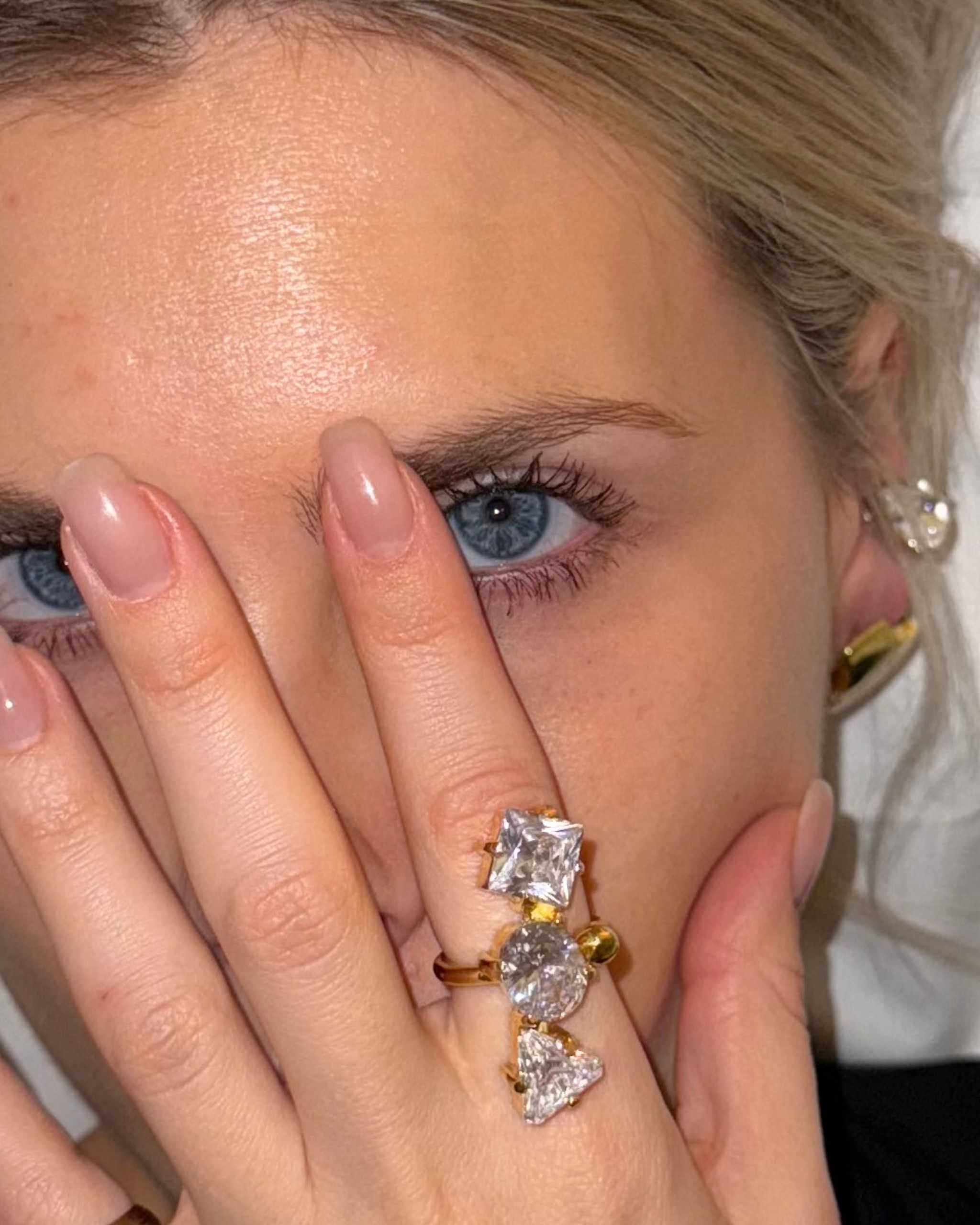 “TRILOGY” RING WHITE ZIRCON GOLDEN